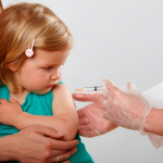 インフルエンザは赤ちゃんにも予防接種が必要？時期や料金は？